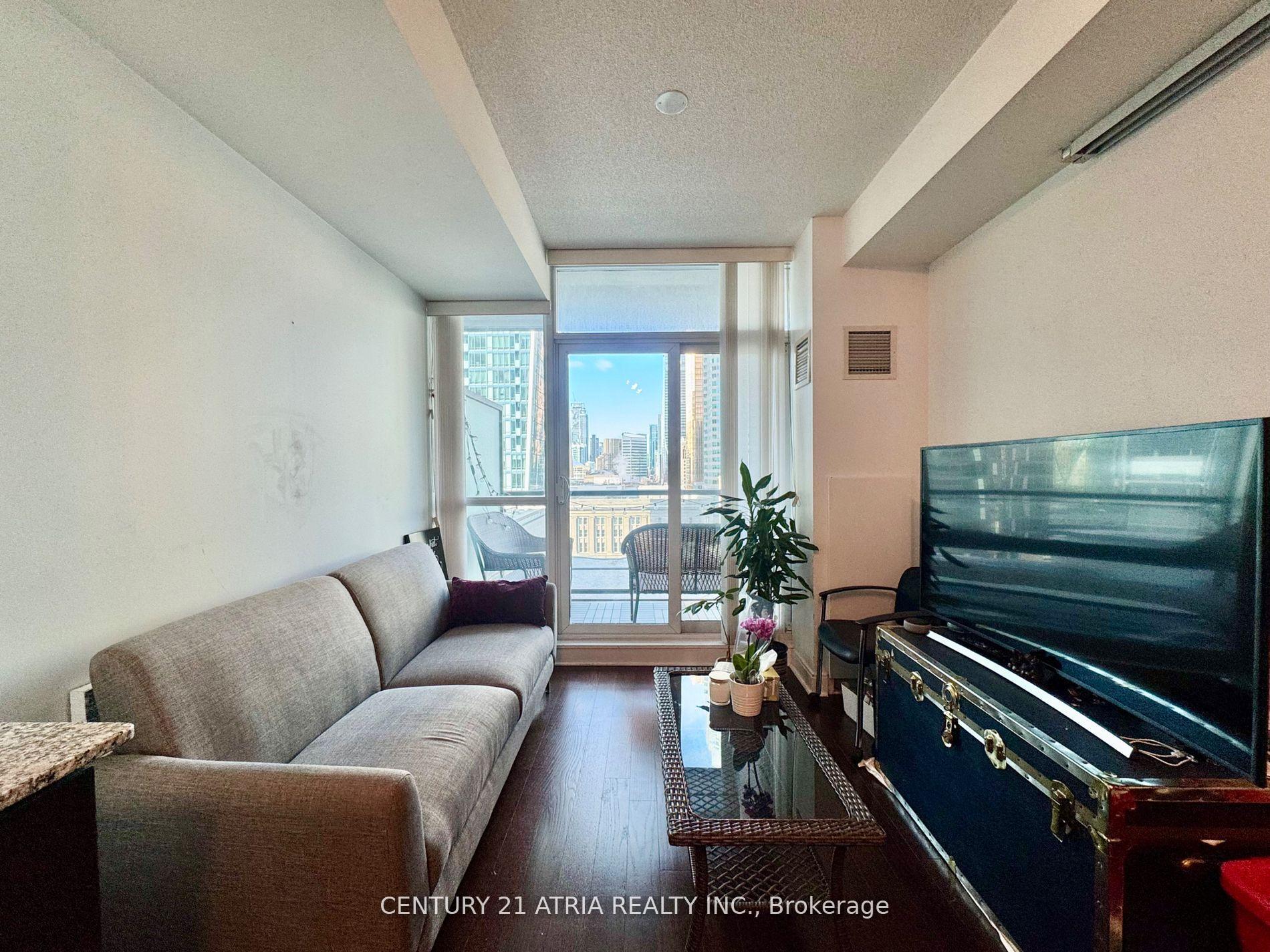 Photo de la propriété: 1 Scott Street 1305 ON M5E 1A1