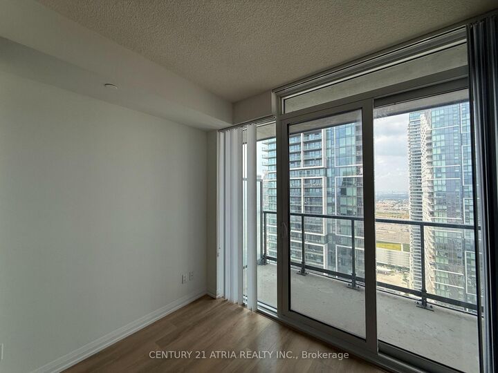 Property Photo: 7895 Jane Street Lph11 ON L4K 0K2