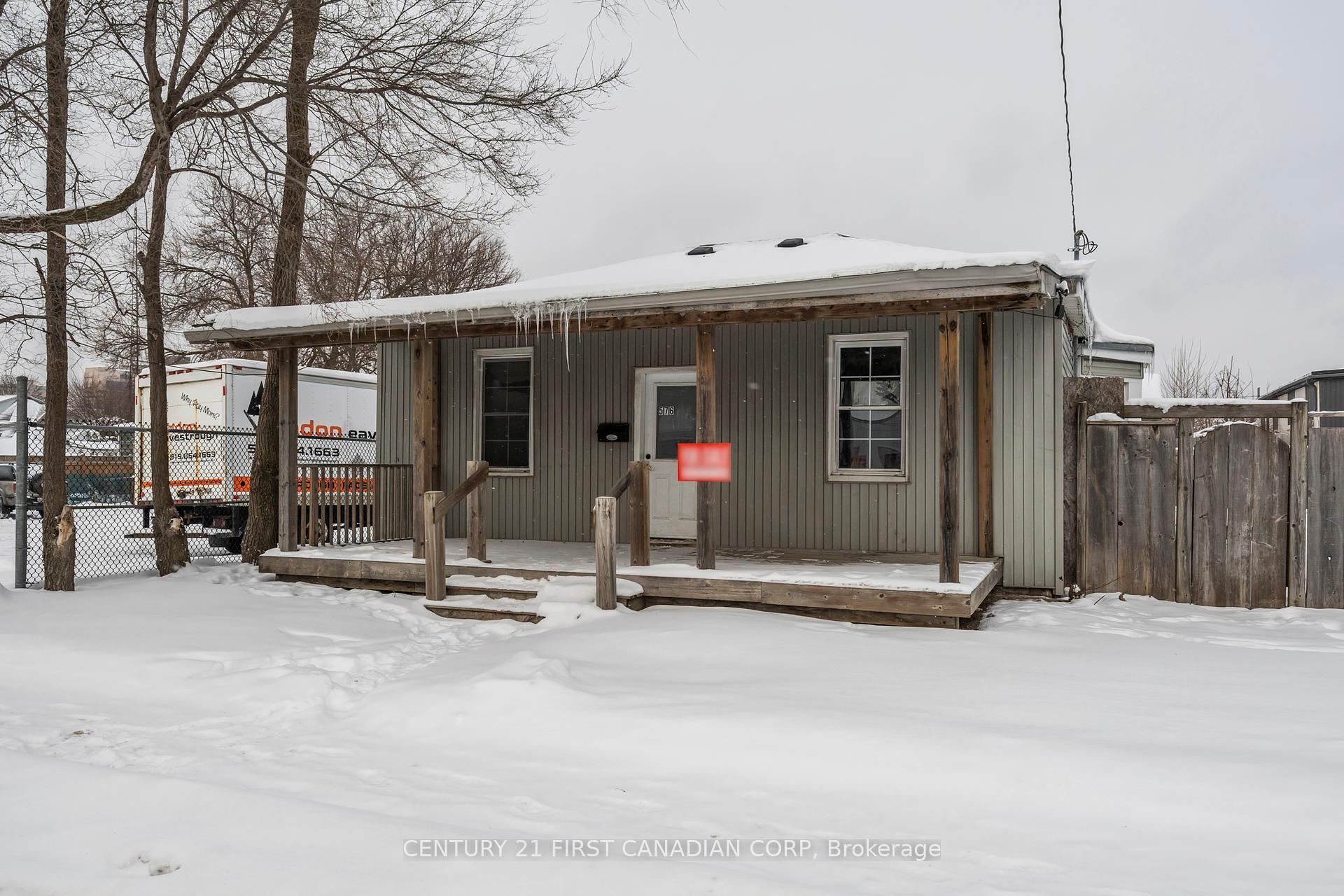 Property Photo:  576 Horton Street E  ON N6B 1M7 