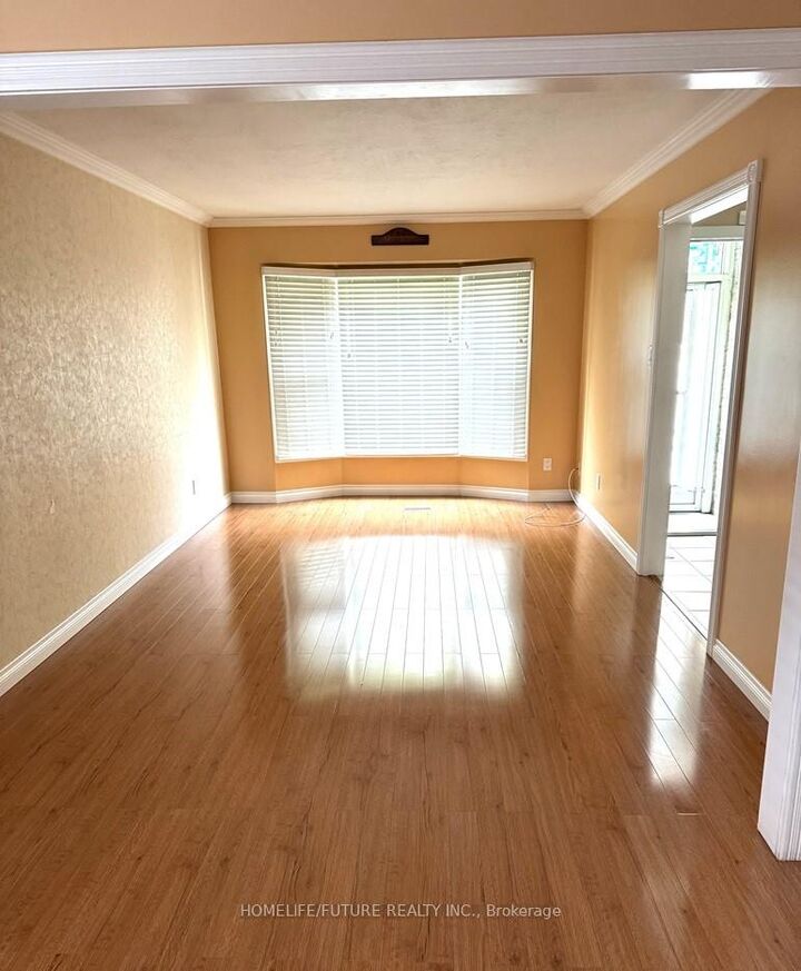 Property Photo:  45 Regency Crescent Main  ON L1N 7K8 