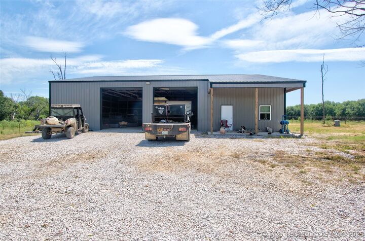 Property Photo: 419463 E 1110 Road OK 74426