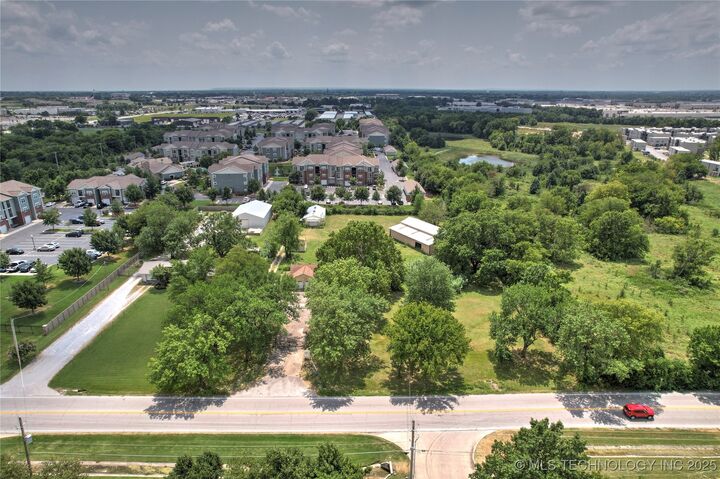 Property Photo:  2435 W Omaha Street  OK 74012 