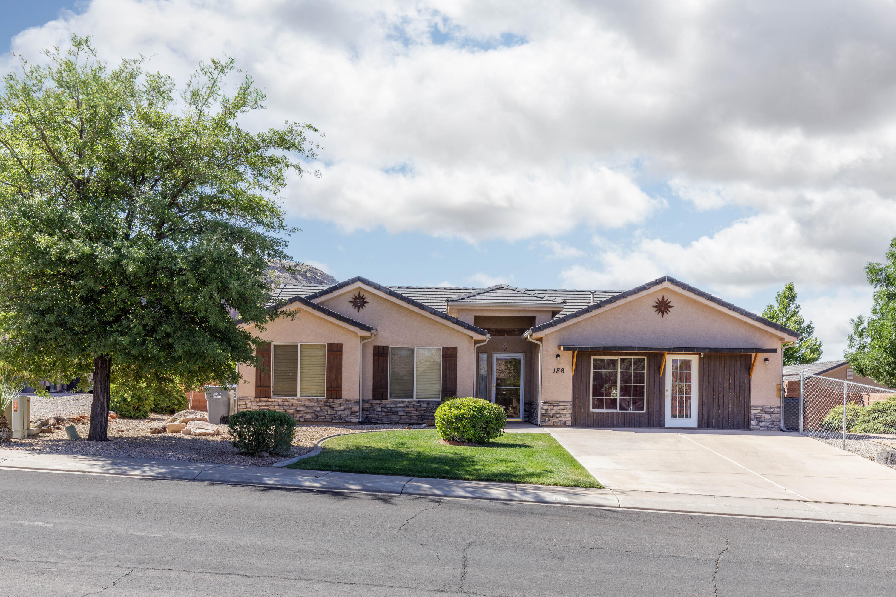 Property Photo: 186 E 645 N UT 84745