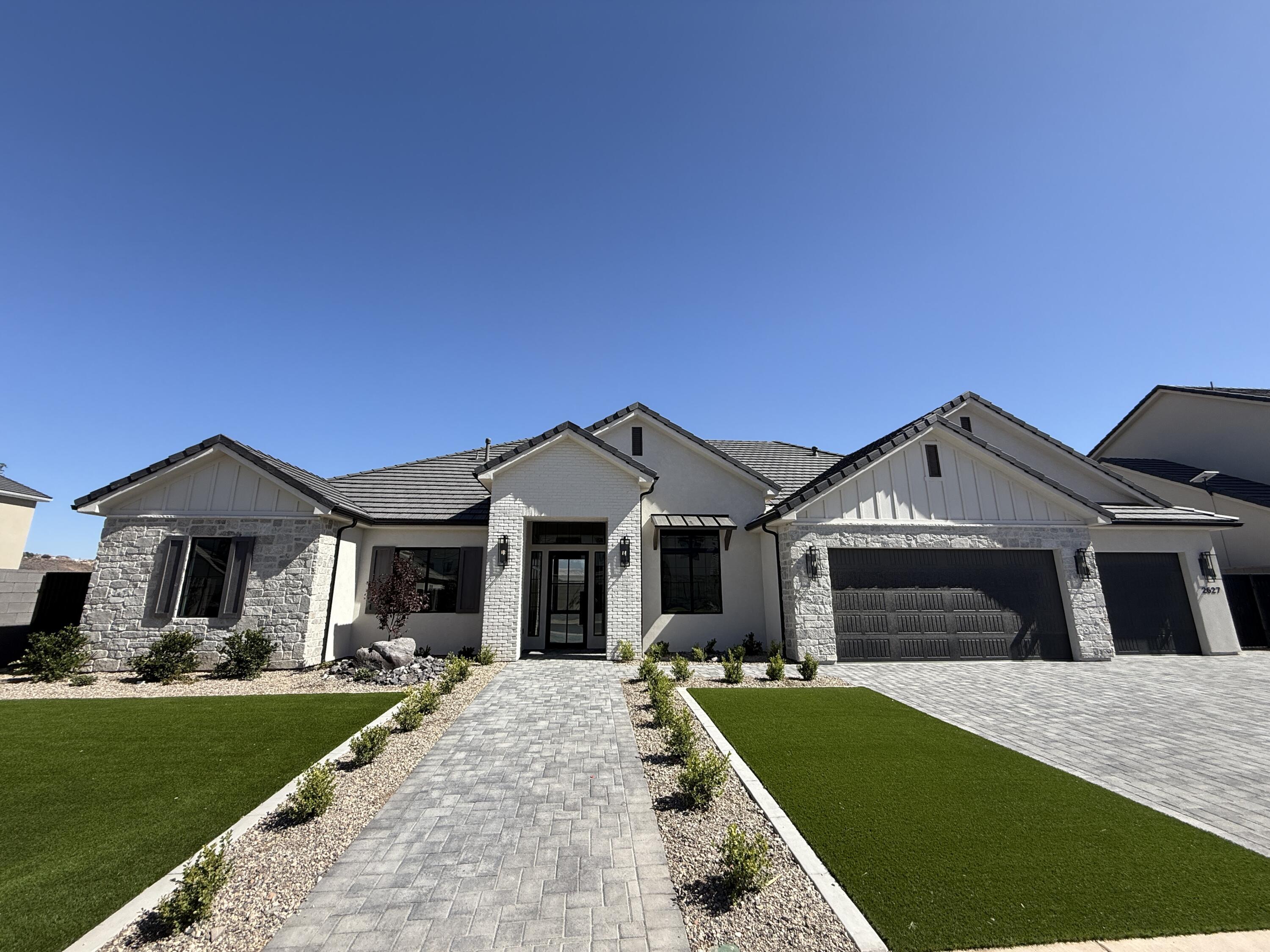 Property Photo: 2627 E Moorland Dr UT 84790