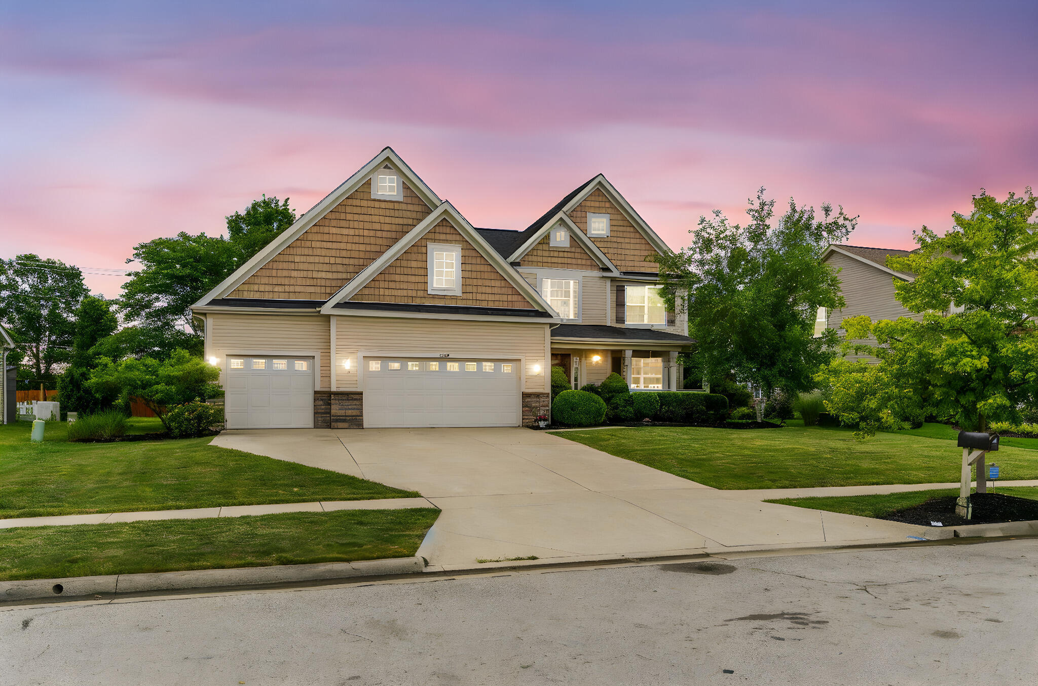 Property Photo: 1305 Fox Run Drive OH 43040