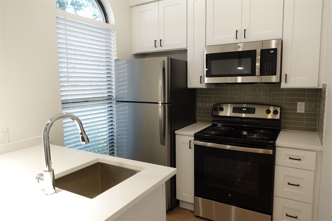 Property Photo:  2714 Nueces Street 101  TX 78705 