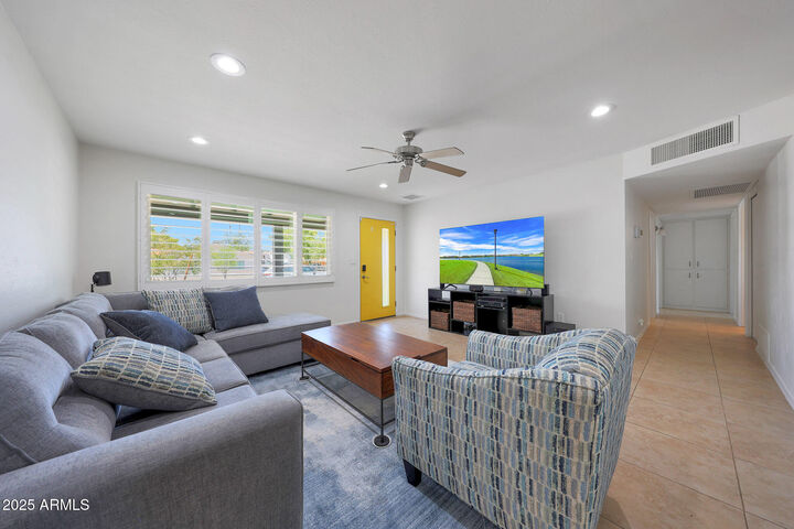 Property Photo: 2809 E Shangri La Road AZ 85028