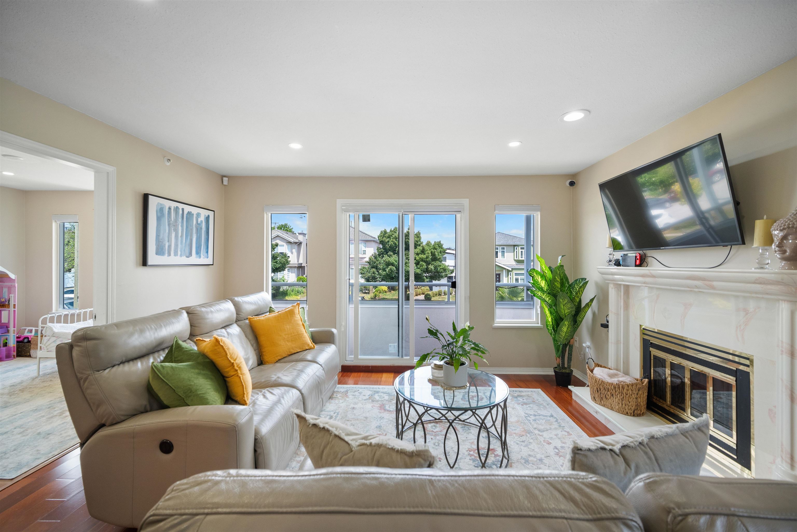 Property Photo:  248 E 59th Avenue  BC V5X 1X9 
