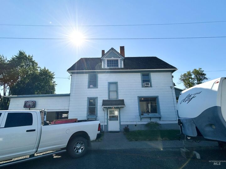 Property Photo:  110 S 2nd St.  WA 99347 