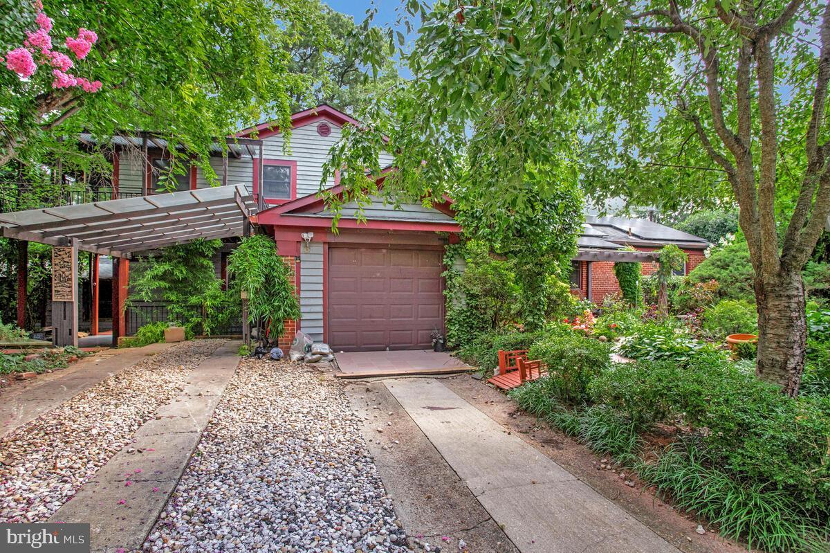 Property Photo:  997 N Sycamore Street N  VA 22046 