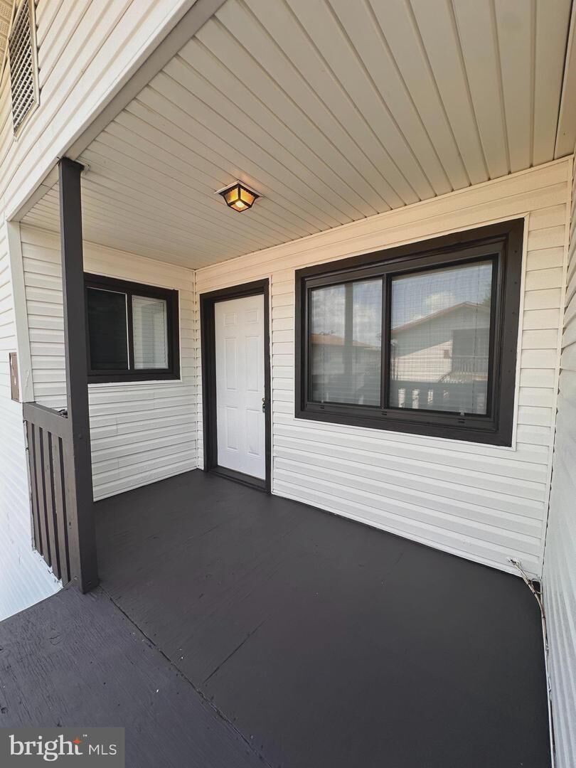 Property Photo: 4141 Meadowland Court 21 VA 20151