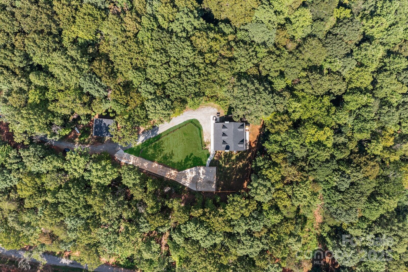 Property Photo: 239 Old Lion Road NC 28625