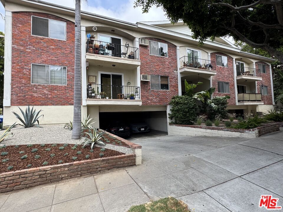 Property Photo:  2803 Arizona Ave  CA 90404 