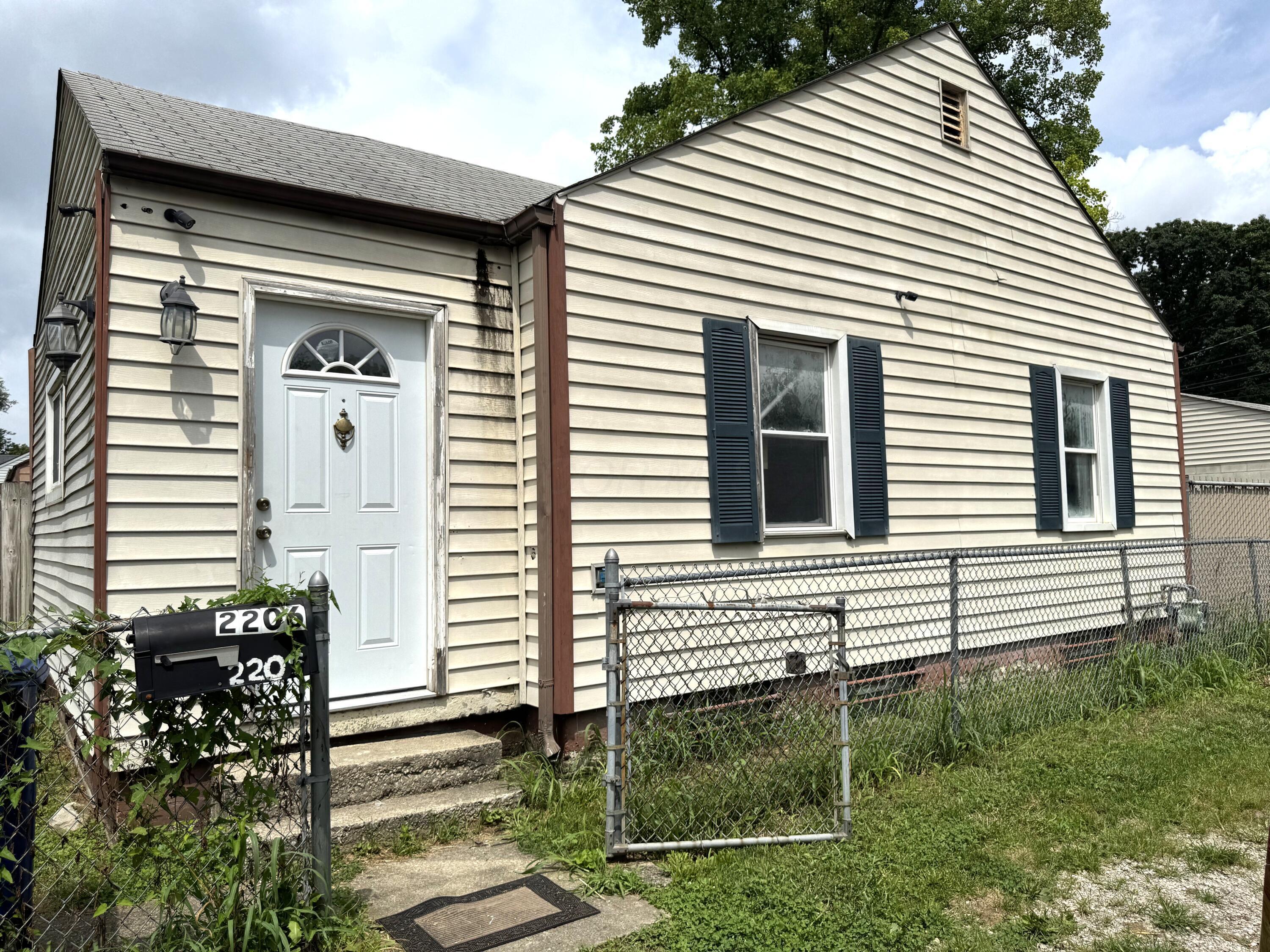Property Photo: 2206 Jefferson Avenue OH 43211