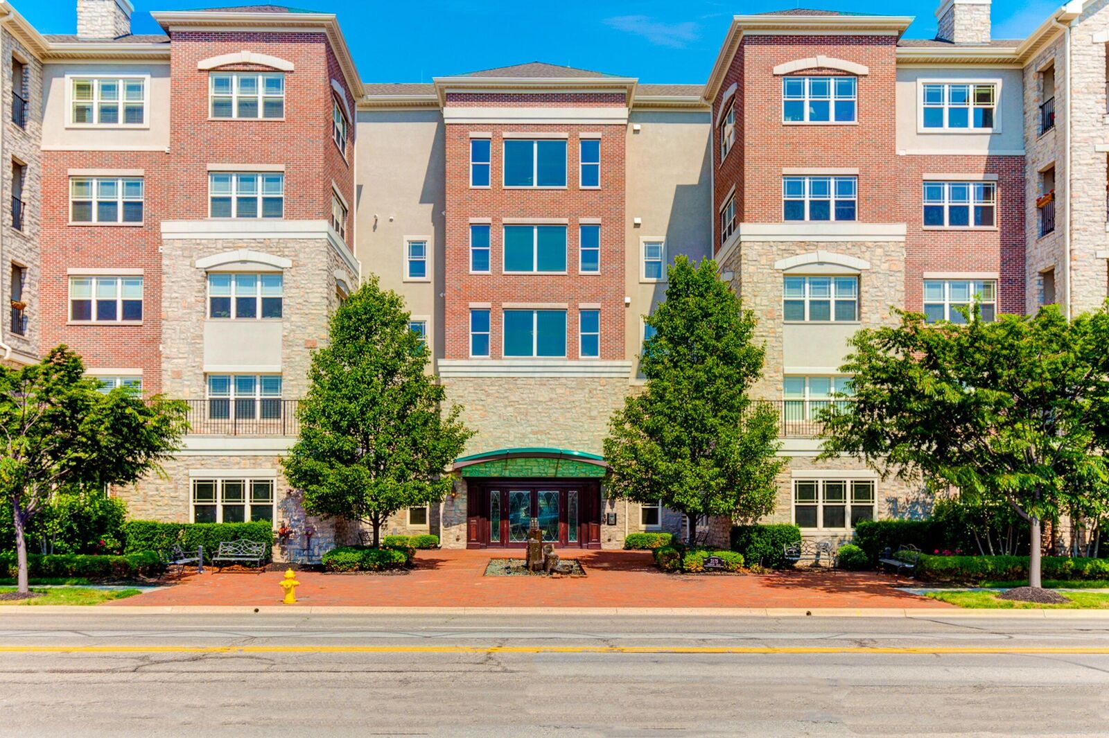 Property Photo: 3175 Tremont Road OH 43221