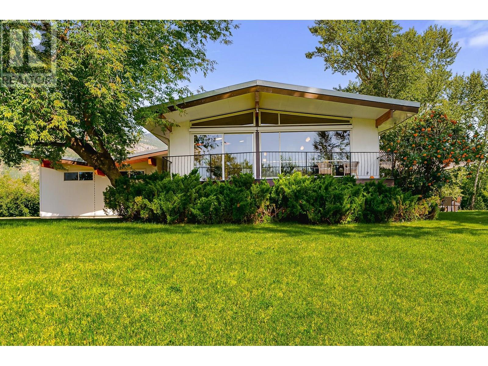 7161 50 Avenue Southwest  Salmon Arm BC V1E 3C4 photo