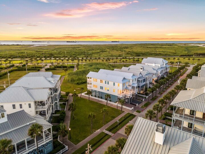 Property Photo: 2602 E Seaside Drive TX 77550