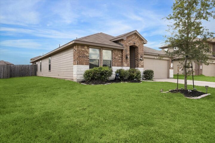 Property Photo:  1622 Goose Island Lane  TX 77469 
