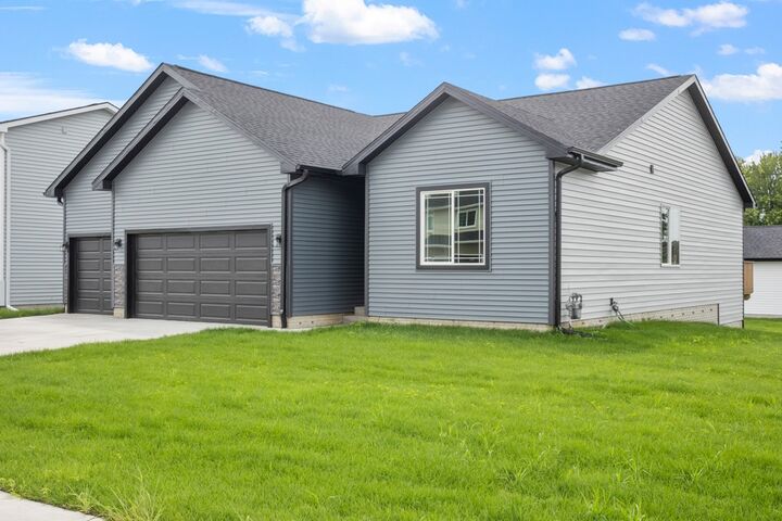 Property Photo: 500 Ironwood Avenue IA 50276