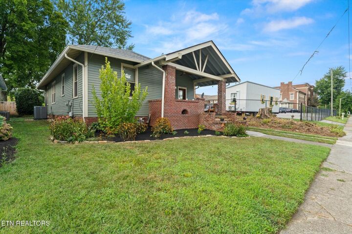 Property Photo: 1231 Luttrell St TN 37917