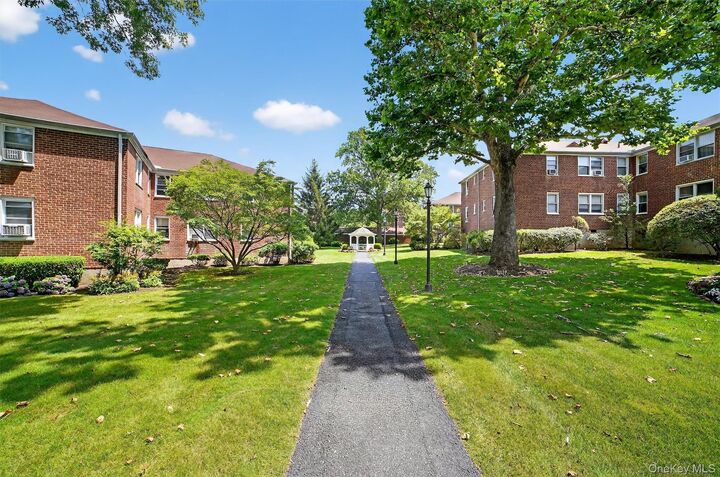 Property Photo: 4 Bryant Crescent 2N NY 10605