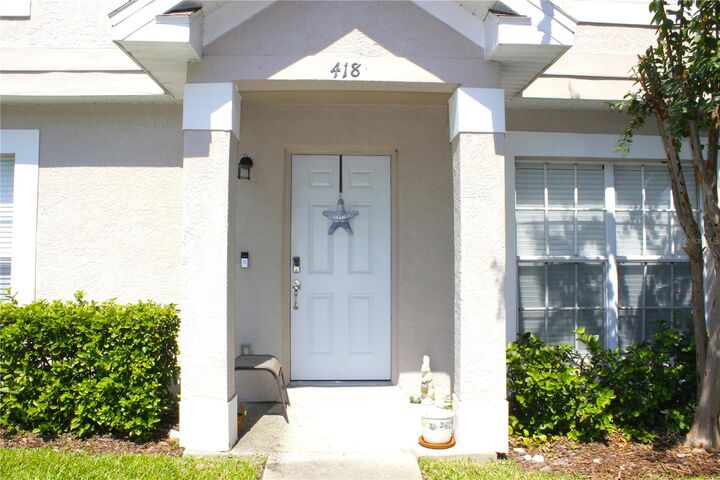 Property Photo: 418 Kensington Lake Circle FL 33511