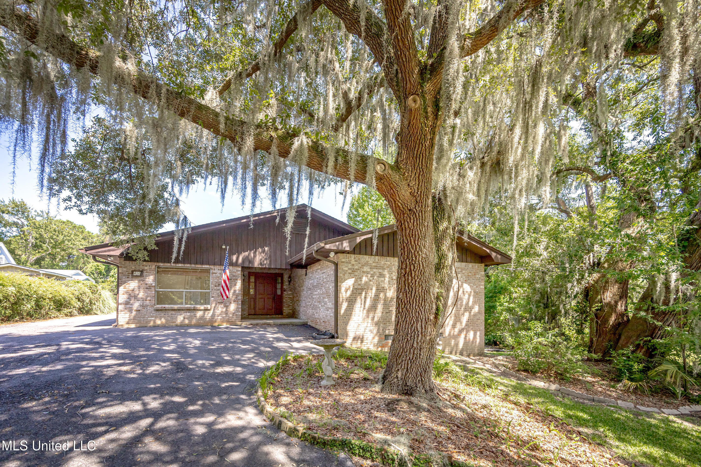 Property Photo: 416 Jackson Avenue MS 39564