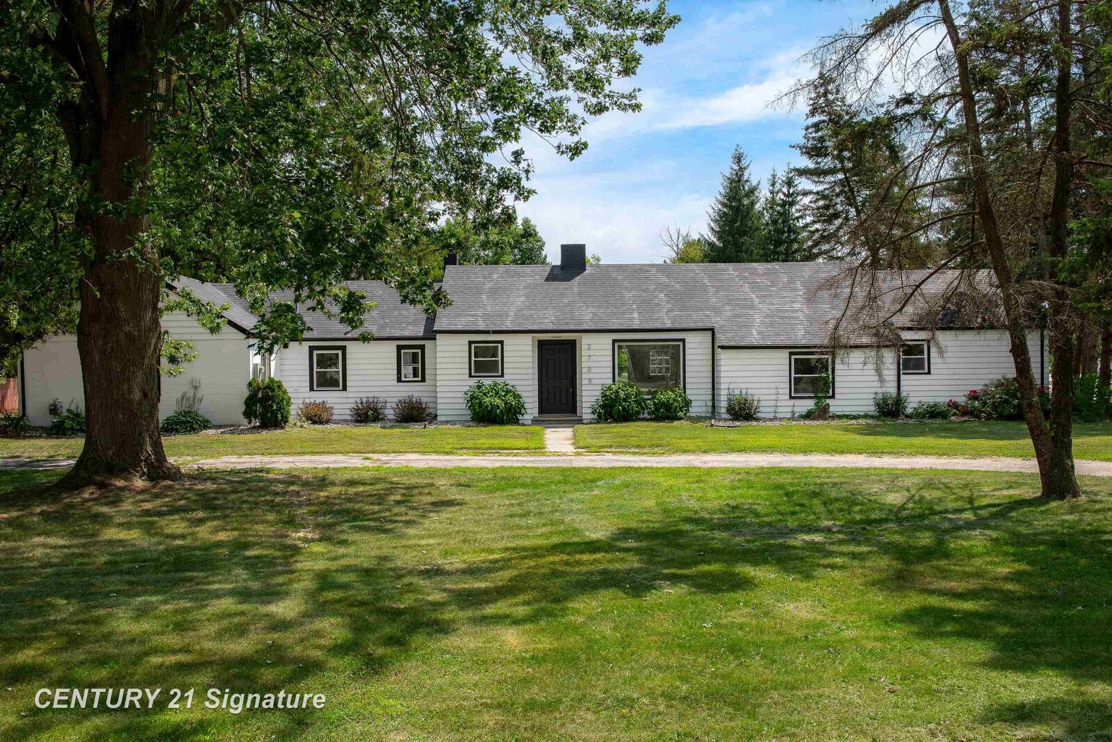 Property Photo:  2705 McCarty Road  MI 48603 