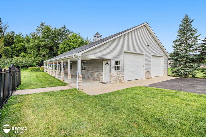 Property Photo: 1077 Christine Drive MI 48446