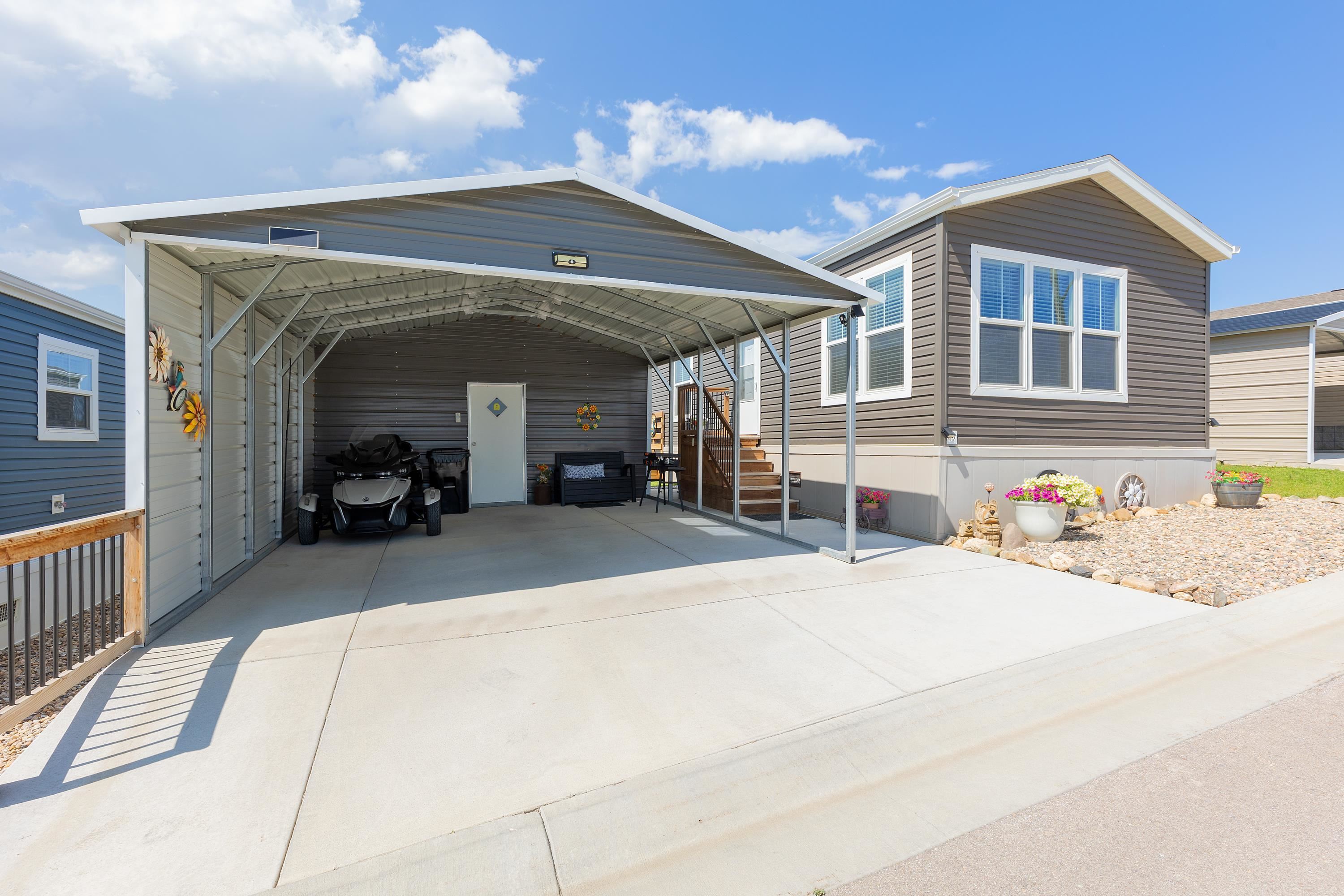 Property Photo: 1717 E Philadelphia Street SD 57703