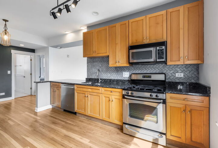 Property Photo: 628 Judson Avenue 3 IL 60202