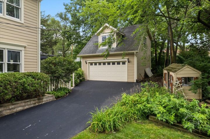 Property Photo:  832 N 2nd Avenue  IL 60174 