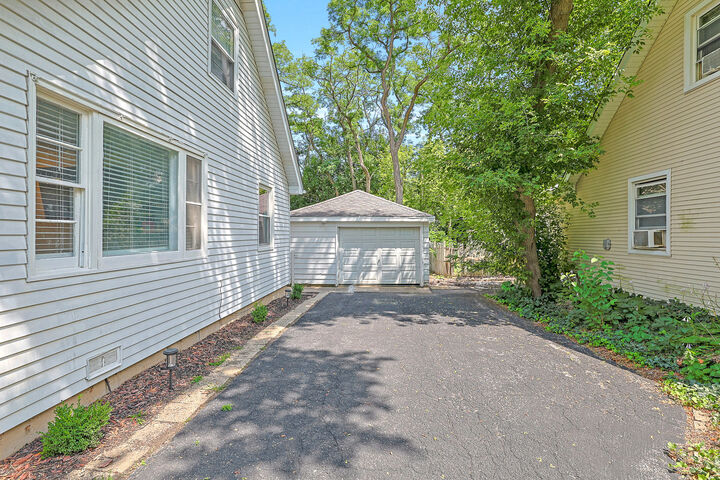 Property Photo: 727 S Cook Street IL 60010