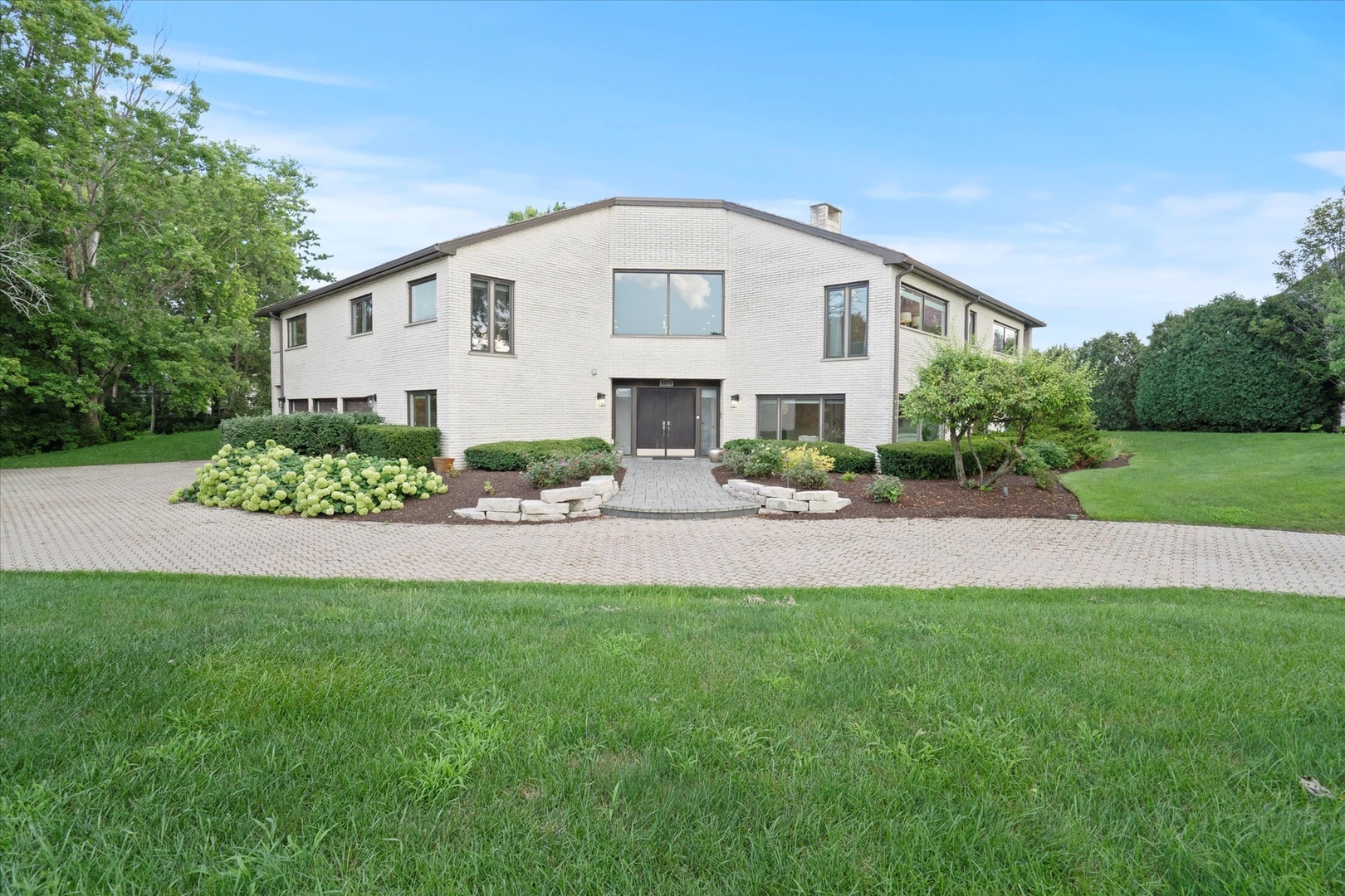 Property Photo: 1912 Midwest Club Parkway IL 60523