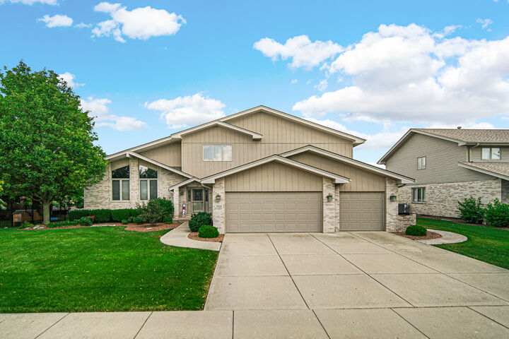 Property Photo: 19829 Silverside Drive IL 60487