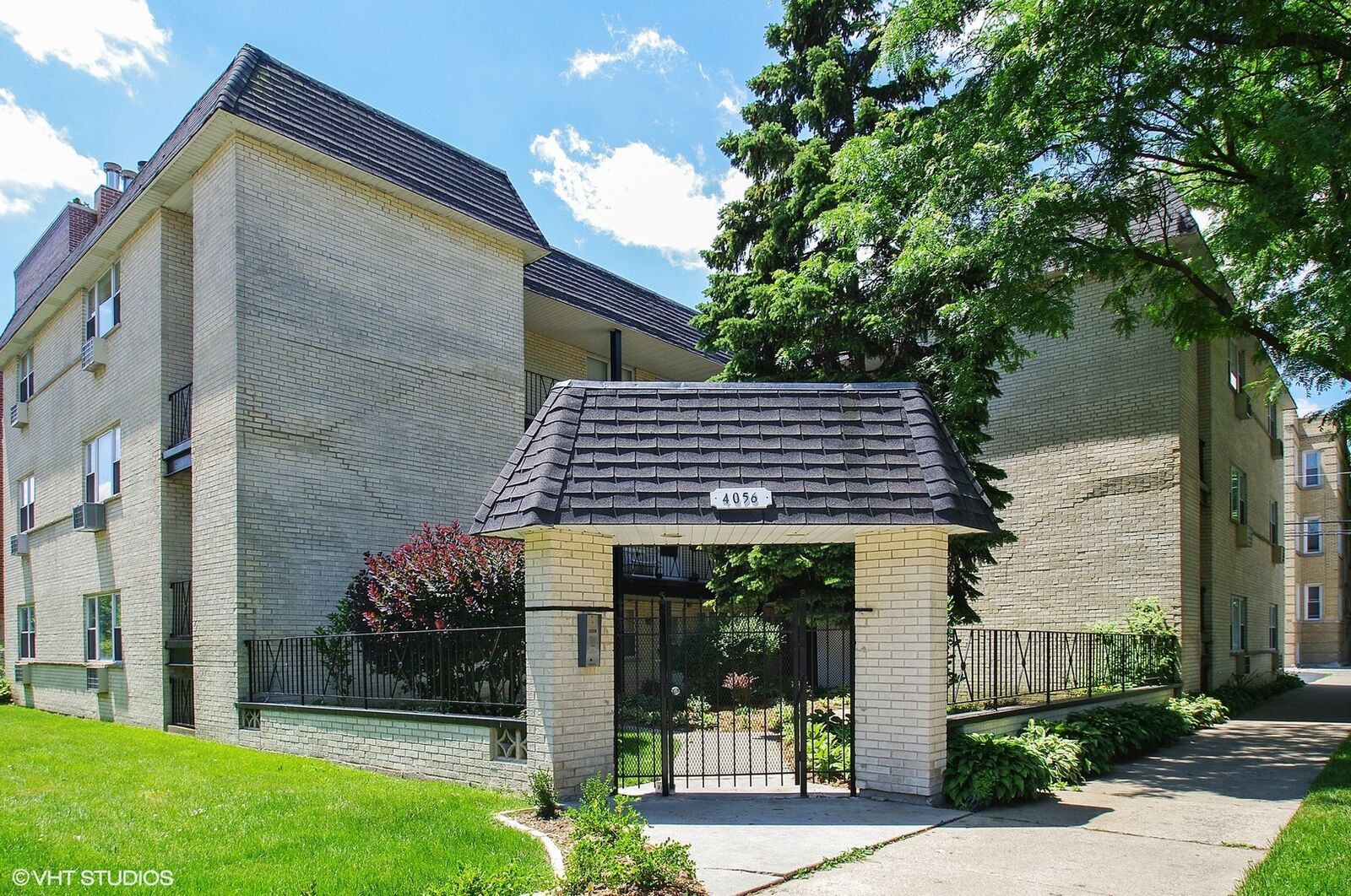 Property Photo:  4056 N California Avenue 1B  IL 60618 