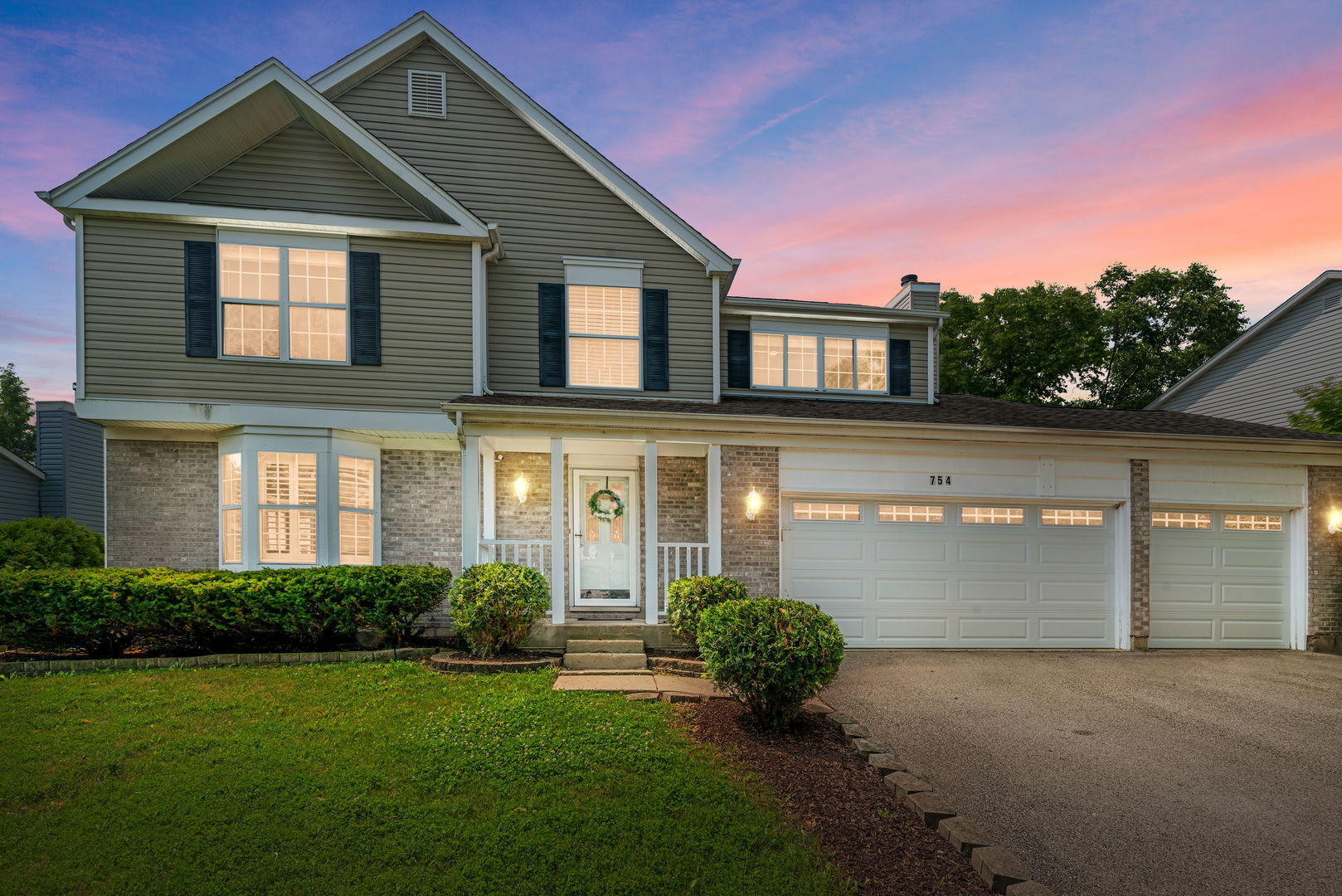 Property Photo: 754 Huntington Drive IL 60188