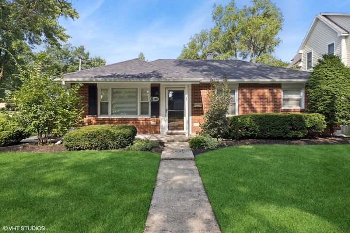132 Mohawk Drive  Clarendon Hills IL 60514 photo