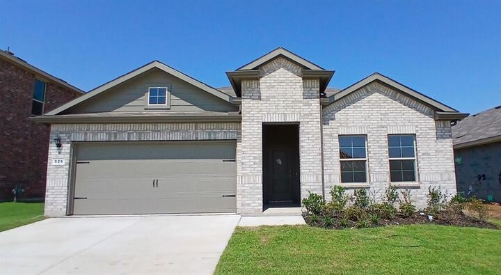 Property Photo: 505 Pendleton Avenue TX 76059