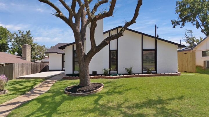 Property Photo: 3410 Country Club Drive TX 75052