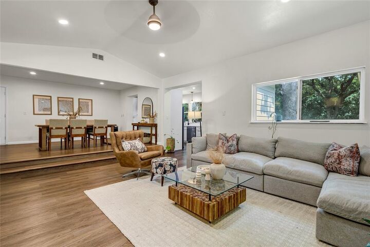 Property Photo: 511 W Red Bird Lane TX 75116
