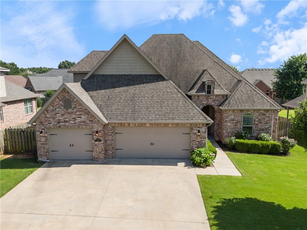 Property Photo: 1610 Quailridge Way AR 72713
