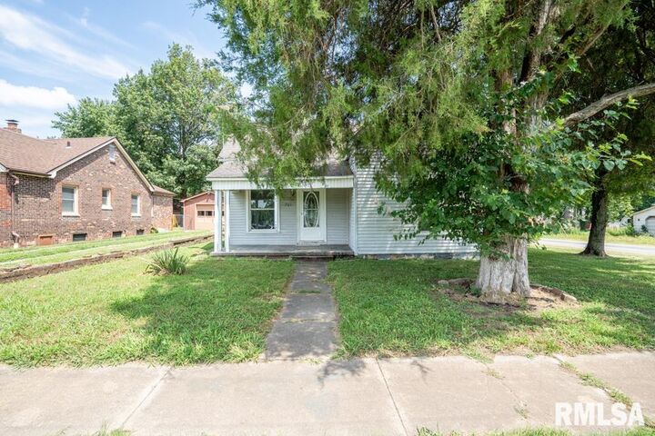 Property Photo:  701 W Cherry Street  IL 62948 