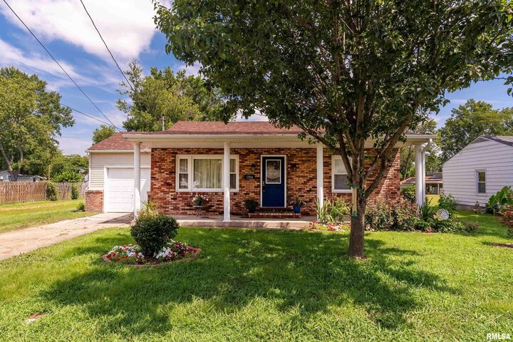 Property Photo:  1704 W Copeland Street  IL 62959 