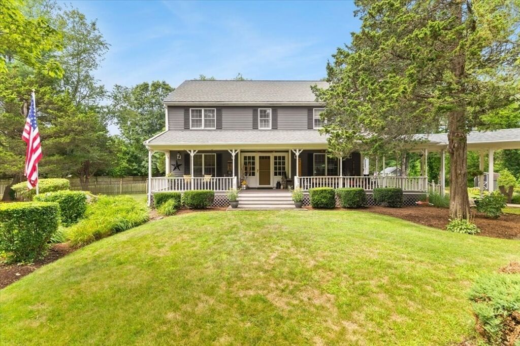 Property Photo:  28 New Street  MA 02769 