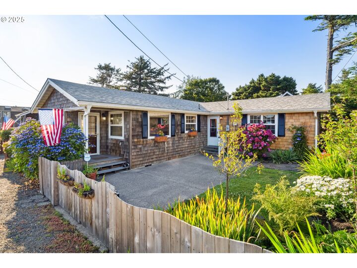 Property Photo: 108 W Jefferson St OR 97110
