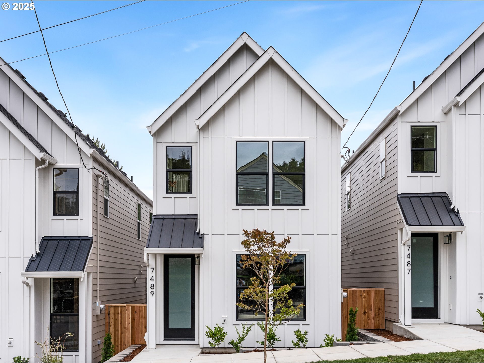Property Photo: 7489 SW 36th Ave OR 97219