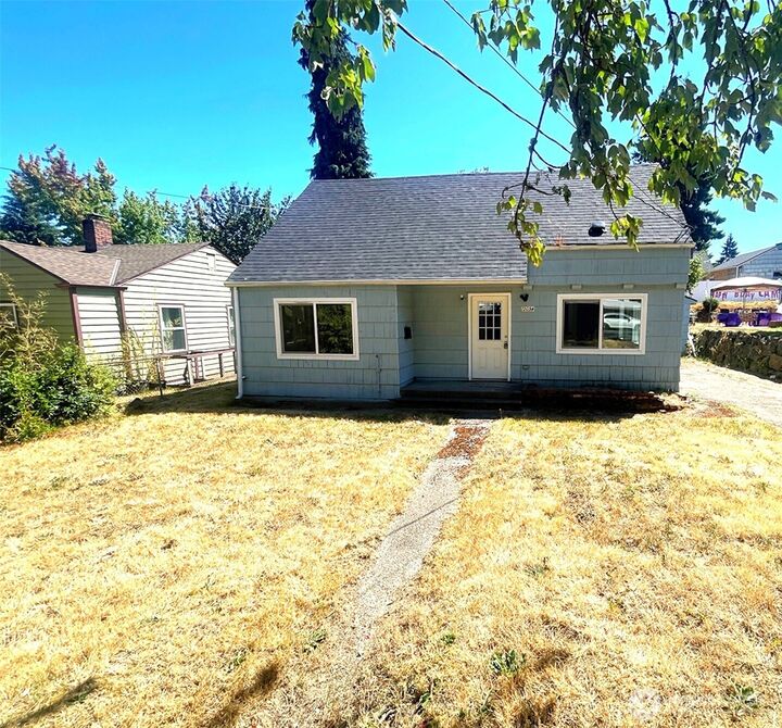 12034  68th Avenue S  Seattle WA 98178 photo