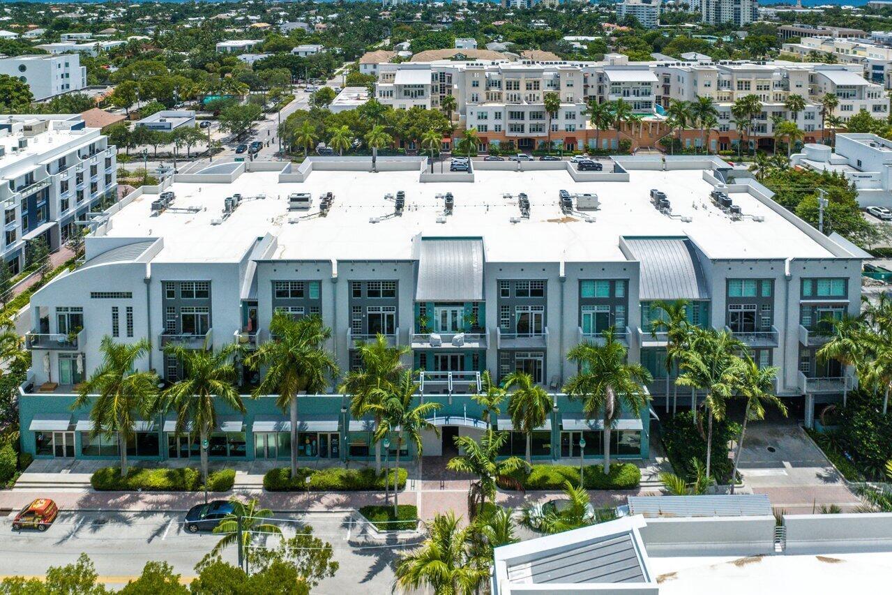 Property Photo:  185 NE 4th Avenue 317  FL 33483 