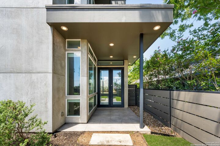 Property Photo: 2004 E 8th St TX 78702